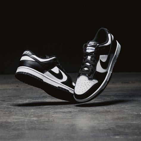 nike low dunks women black and white